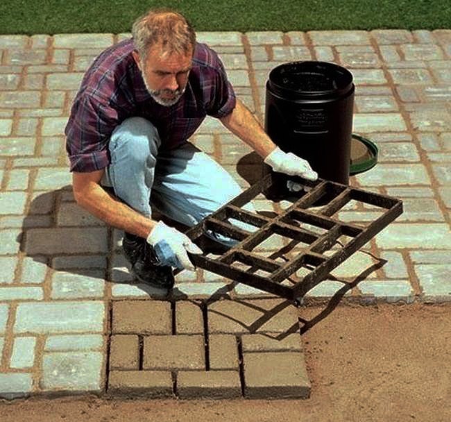 Walk Maker Mold to Create Paths in your Garden