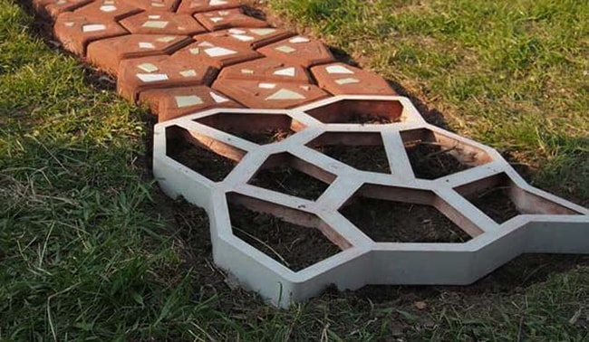 Walk Maker Mold to Create Paths in your Garden